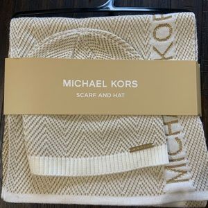 Michael Kors Woman Hat and Scarf Set